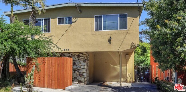 Building Photo - 1648 Edgecliffe Dr