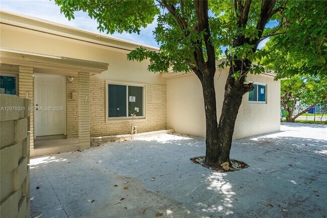 Building Photo - 1701 NW 19th Ave