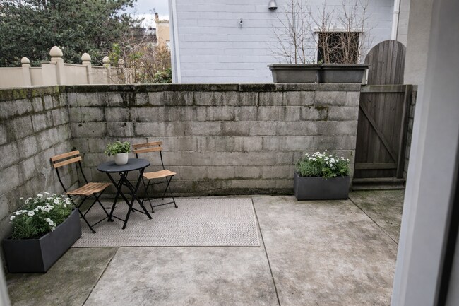 Building Photo - 234 Christian St