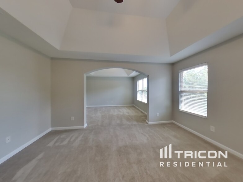 Building Photo - 4370 Rainer Dr