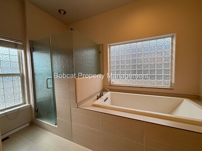 Building Photo - Golf Course Living with Mountain Views & Detached Casita