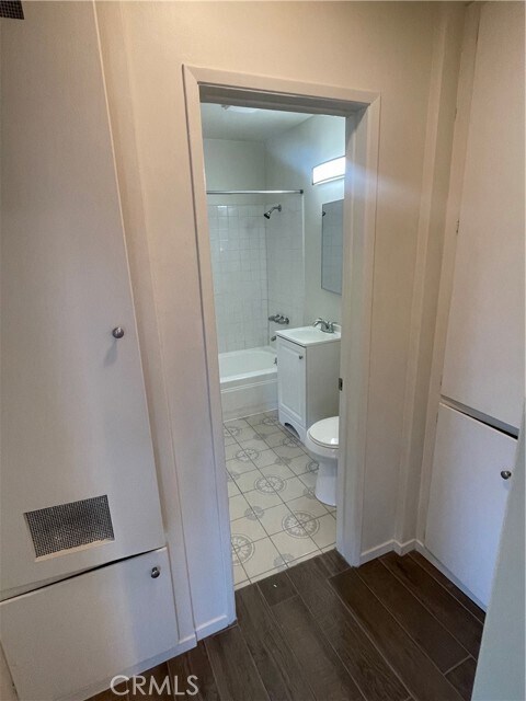 Building Photo - 6510 Marbrisa Ave