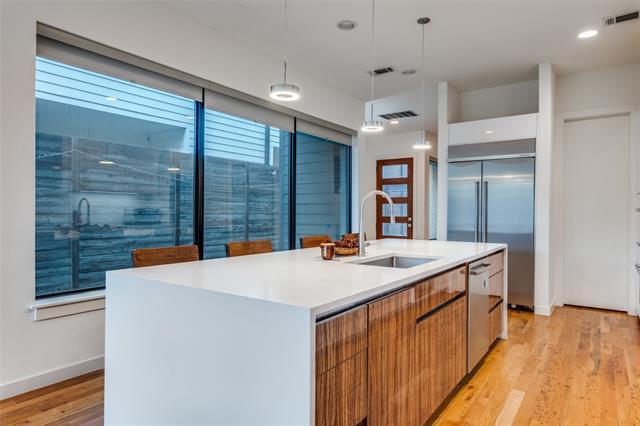 Building Photo - 5427 Melrose Ave