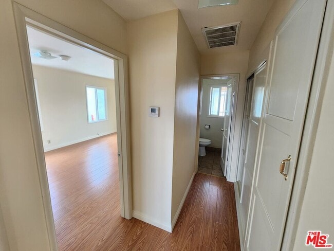 Building Photo - 5264 Cahuenga Blvd