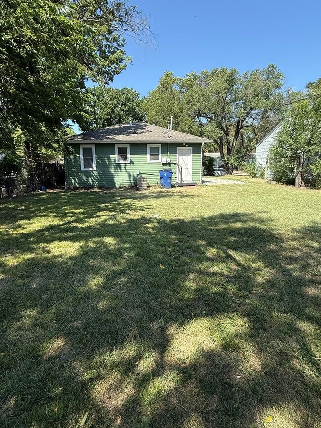 Building Photo - Charming 2-Bedroom Home in Prime Wichita L...