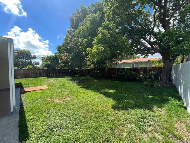 Building Photo - 875 Westward Dr