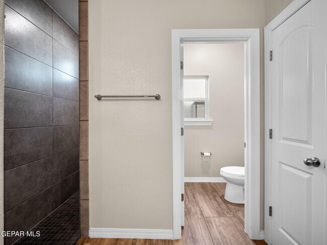 Building Photo - 5916 Hidden Acres Dr