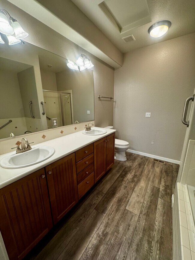 Building Photo - 2835 Elm Meadow View