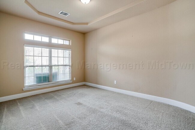 Building Photo - 2911 Pino-