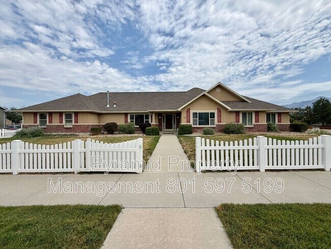 Building Photo - 961 Golden Pheasant Dr