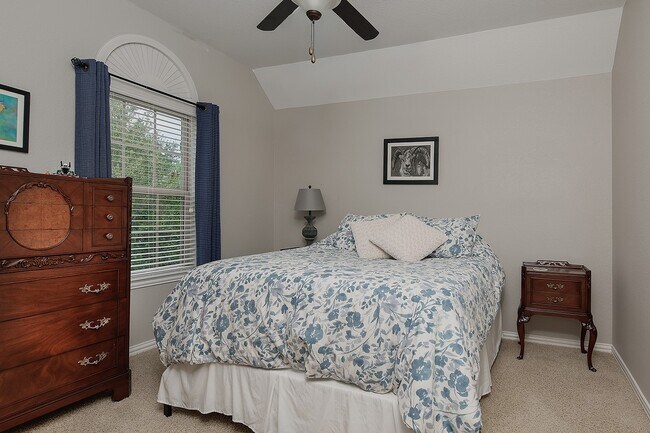 Building Photo - 47 Canoe Bend Dr