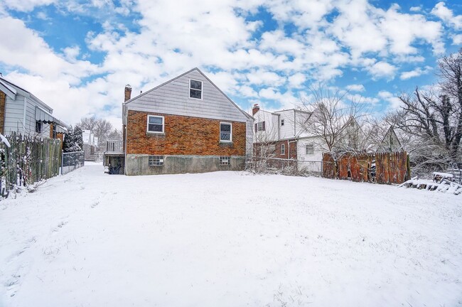 Building Photo - Four Bedroom Available in March!