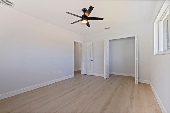 Building Photo - 934 41st Ave NE