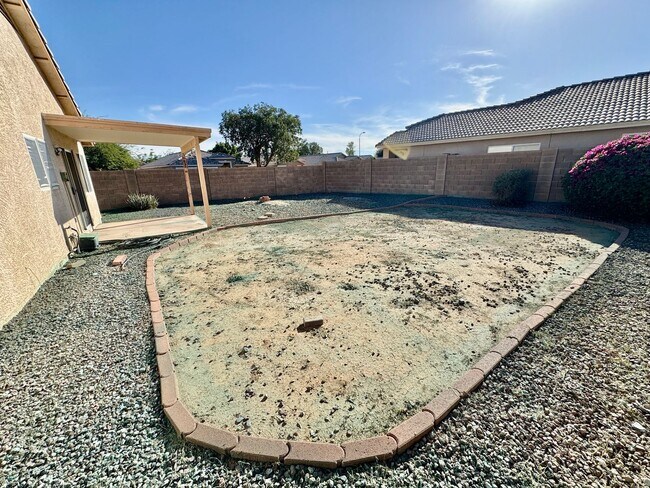 Building Photo - 3 Bedroom 2 Bath Single Level Home In Peor...