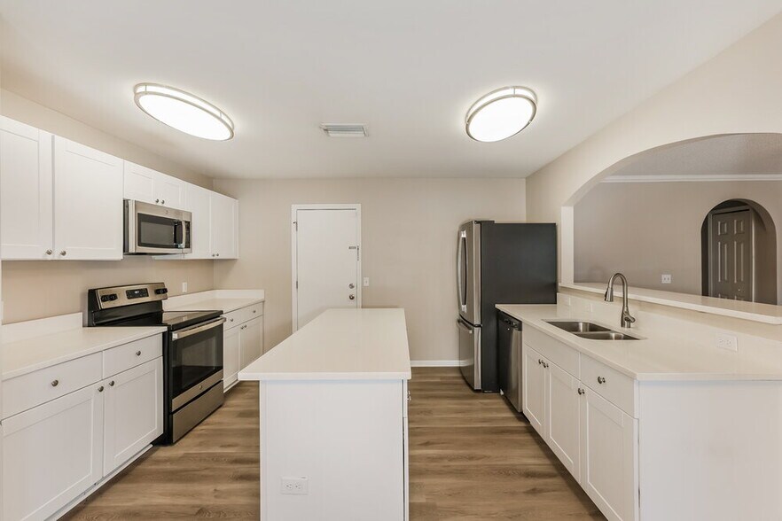 Building Photo - 30200 Double Dr