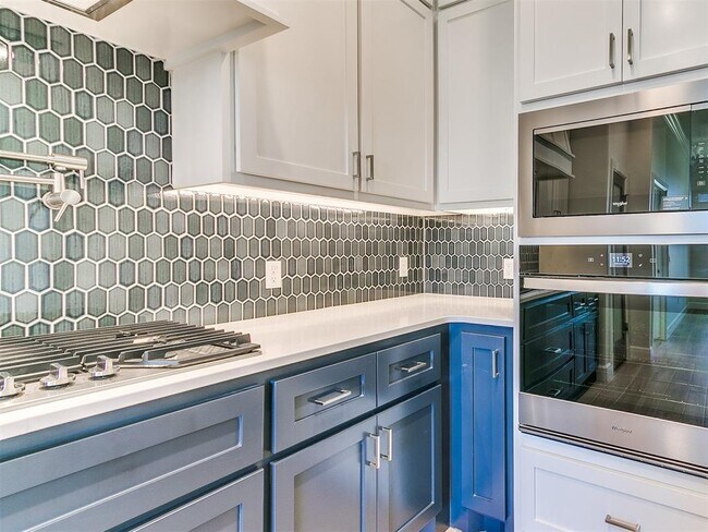 Building Photo - 13400 Sandoval Blvd