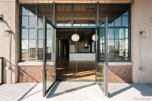 Building Photo - 2000 Little Raven St