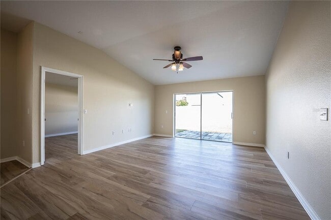 Building Photo - 3998 Rollingsford Cir