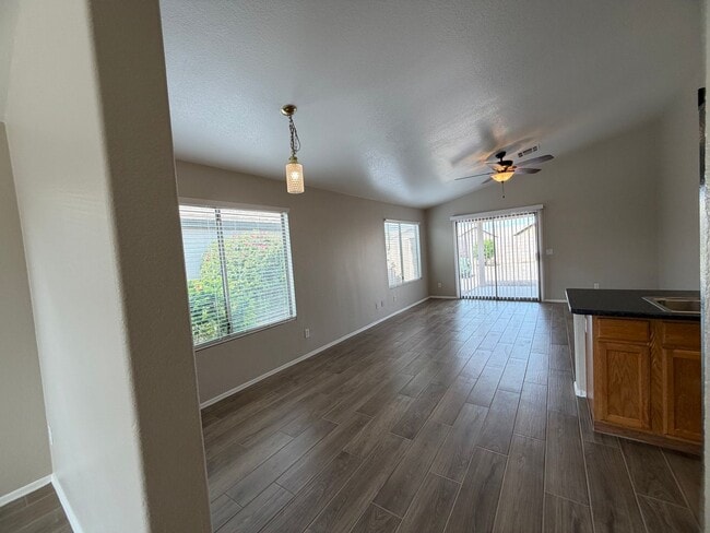 Building Photo - 16719 N 160th Ave