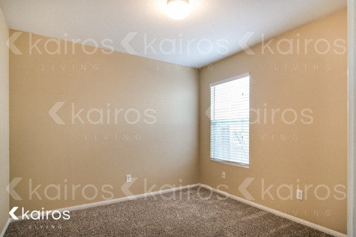 Building Photo - 711 Perseus Dr
