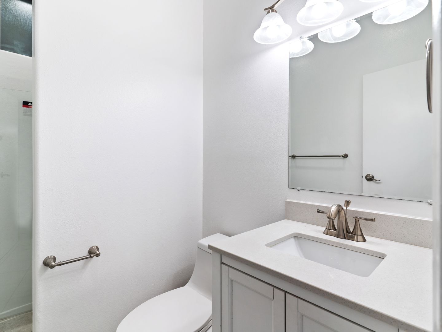 Building Photo - 1116 E 1st St