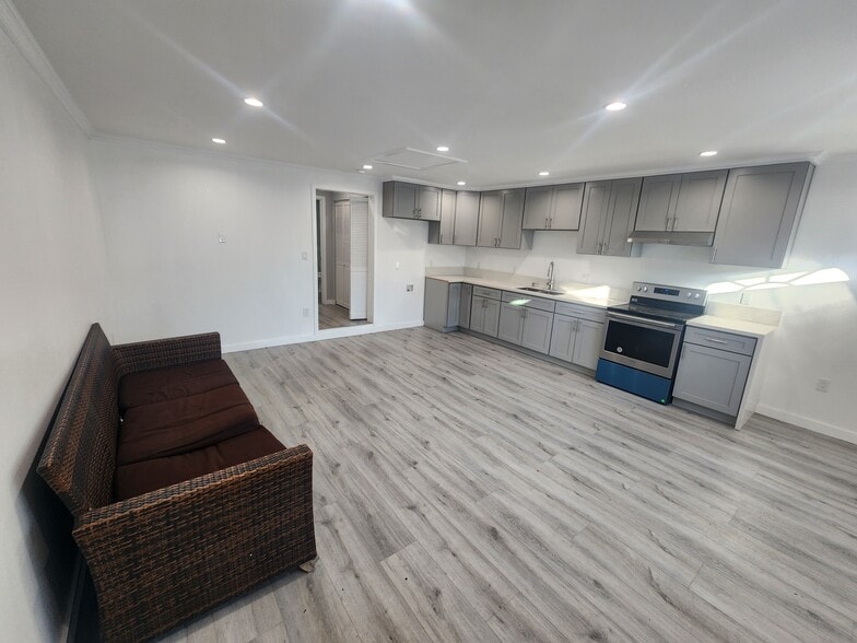 Building Photo - 5107 Mammoth Ave