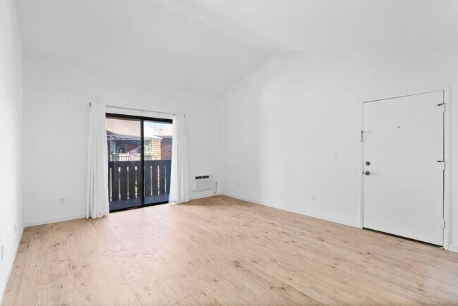 Building Photo - Stunning 1 Bedroom 1 Bath in Dana Point