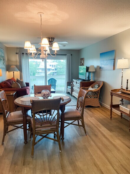Building Photo - 515 N Windward Dr