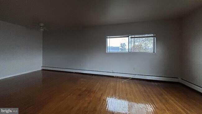 Primary Photo - 1606 Rhawn St