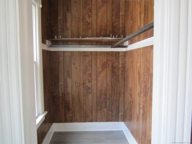 Building Photo - 84 Alcove St