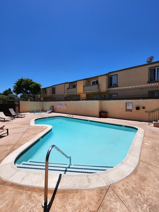 Building Photo - 5252 Balboa Arms Dr