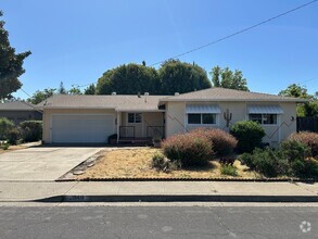 Building Photo - Nice Single Level Home with Attached Garag...