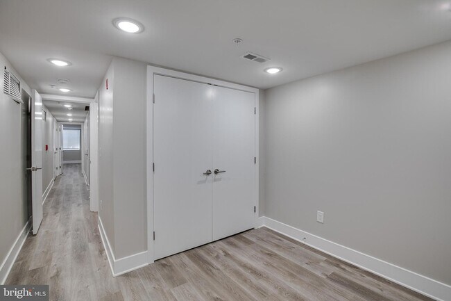 Building Photo - 2017 N College Ave