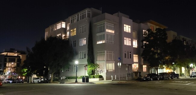 Building Photo - 602 W Fir St