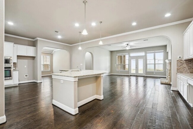 Building Photo - 8804 Vantage Point Dr