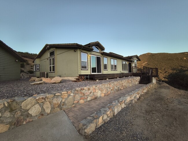 Building Photo - 2828 La Cresta Rd
