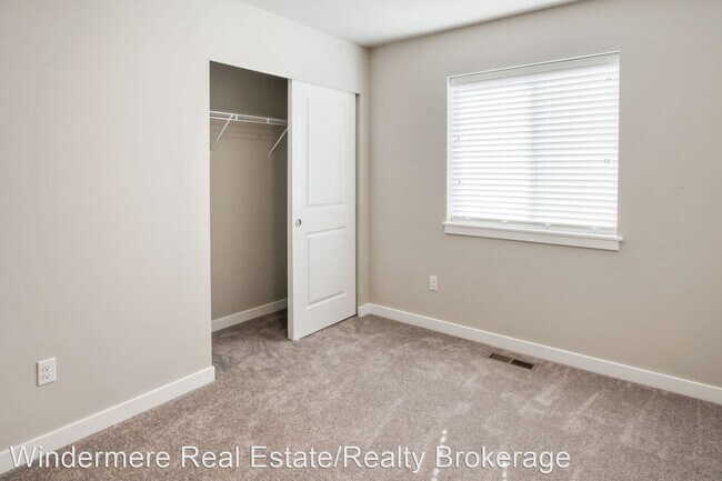 Building Photo - 4 br, 2.5 bath House - 8419 63rd St NE