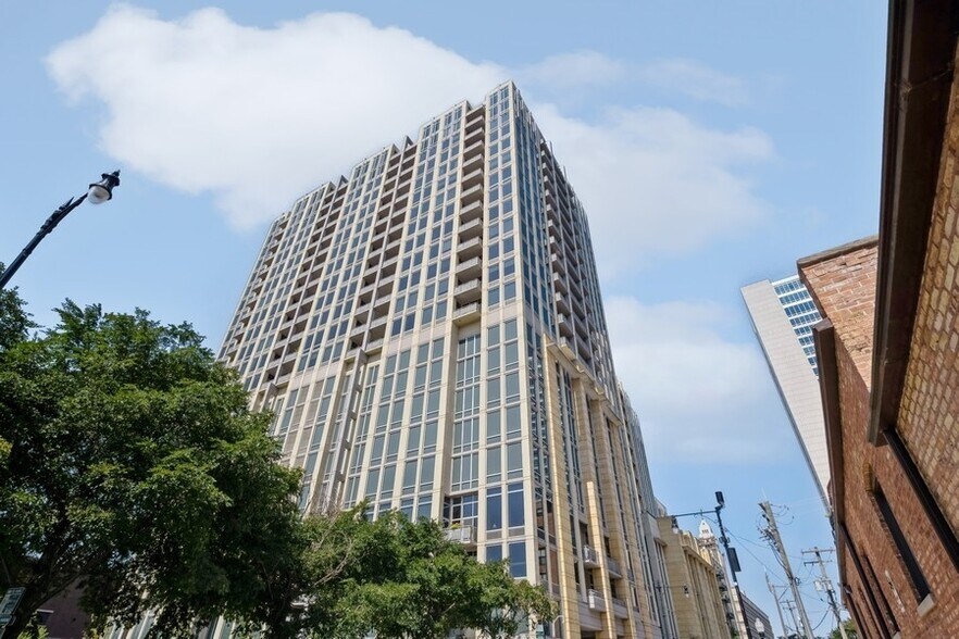 Building Photo - 700 N Larrabee St