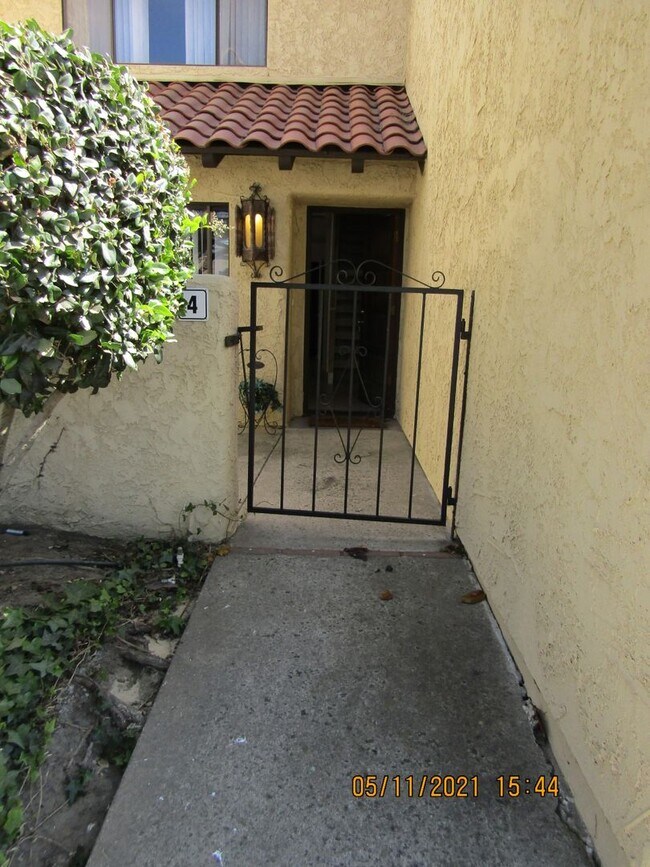 Building Photo - Centrally Located Large Two Story Condo wi...