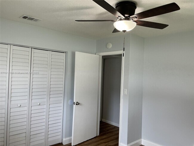 Building Photo - 1433 SW 24th Ct