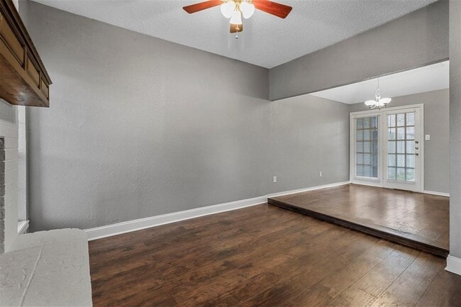 Building Photo - 808 Custer St