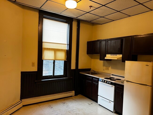 Primary Photo - 153 Main St