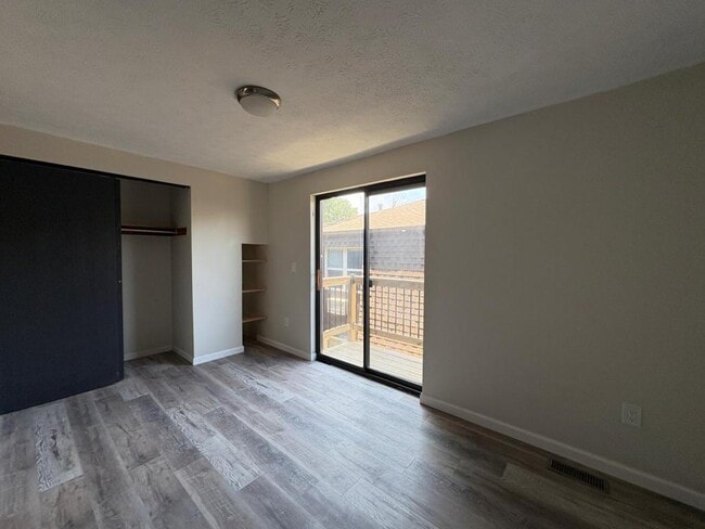 Building Photo - 124 W 9th Ave