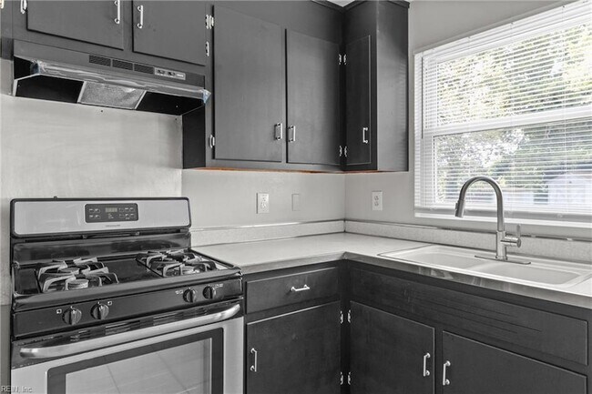 Building Photo - 4910 Johnson Ave