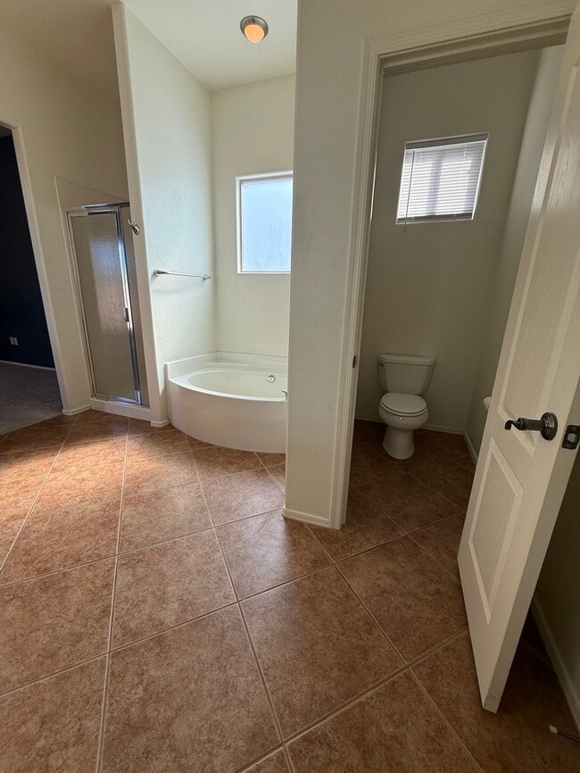 Building Photo - House For Rent