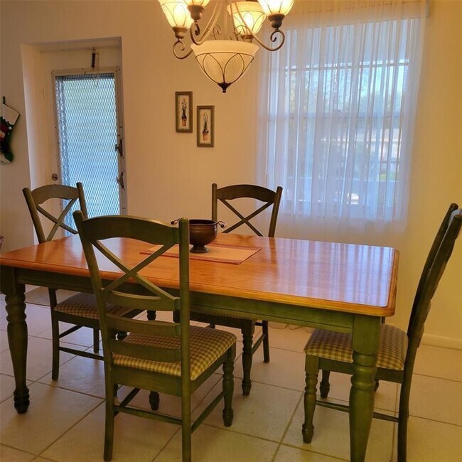 Building Photo - 351 Markham P