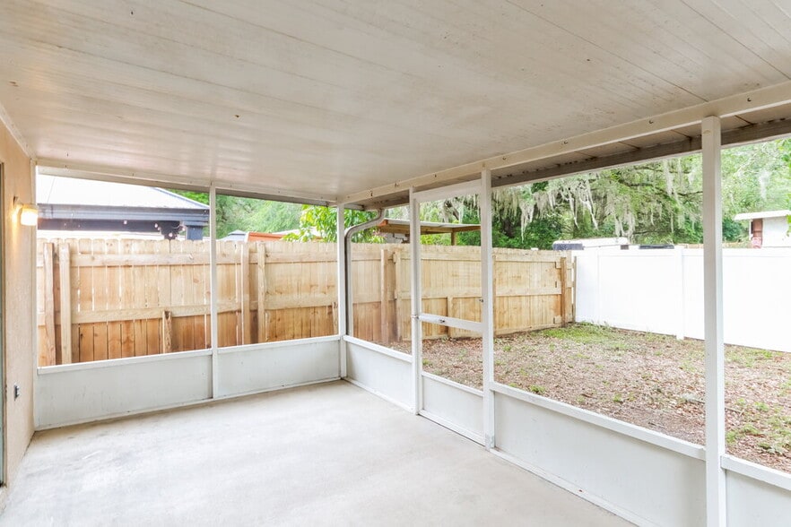 Building Photo - 30542 Double Dr