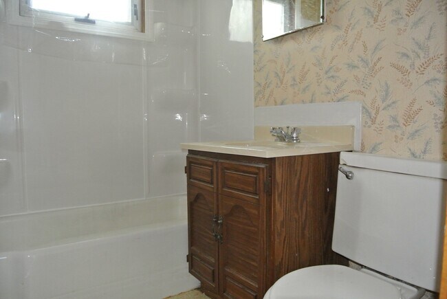 Building Photo - 101 18th Ave SW