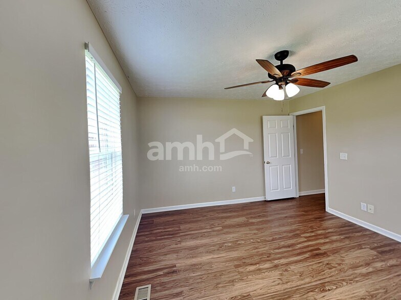 Building Photo - 308 Bluefield Ln
