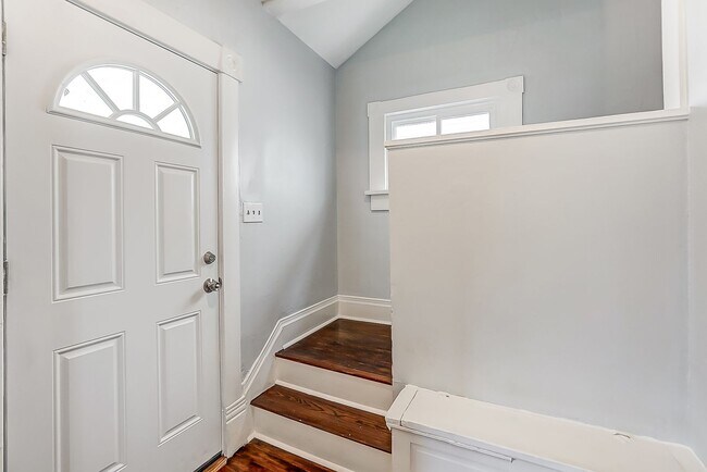 Building Photo - 2 Bed in Dayton- MOVE IN SPECIAL! Second Month Free if Moved in by April 15th!